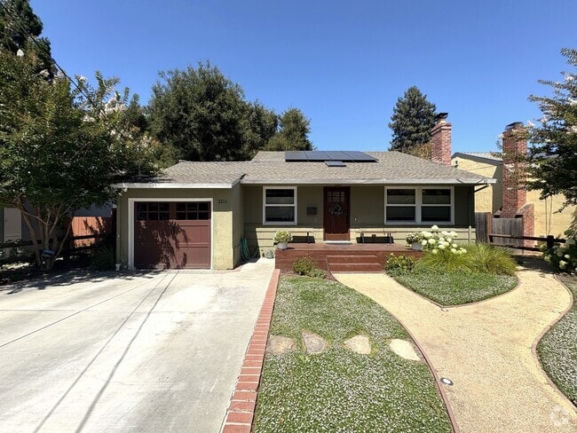 Building Photo - Beautiful 4BD/2BA Menlo Park Home with Lar...