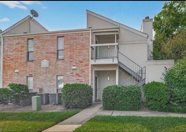 Building Photo - 7900 N Stadium Dr Unit 102