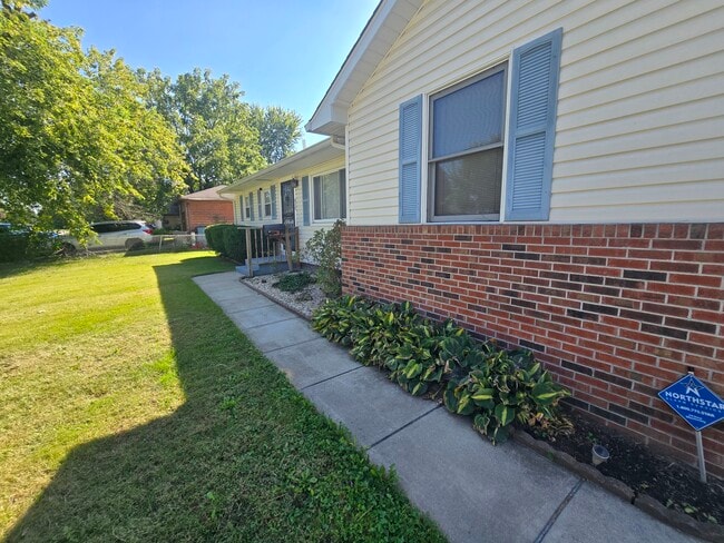 Photo - 835 E Edwards Ave