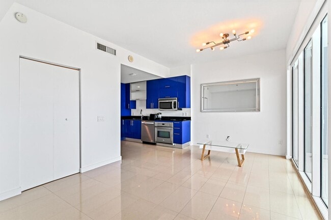 Photo - 60 SW 13th St Unidad 1619