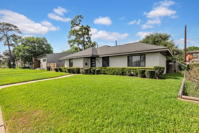 Photo - 3327 Wentworth St