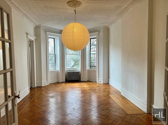 2.5BR 1BA Crown Heights Limestone Parlor L... - 2.5BR 1BA Crown Heights Limestone Parlor L... Apartment Unit 2