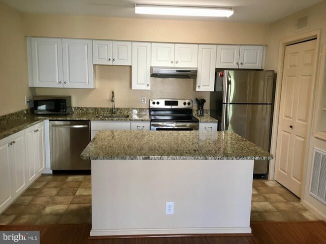 Photo - 3306 Wyndham Cir Unit 331