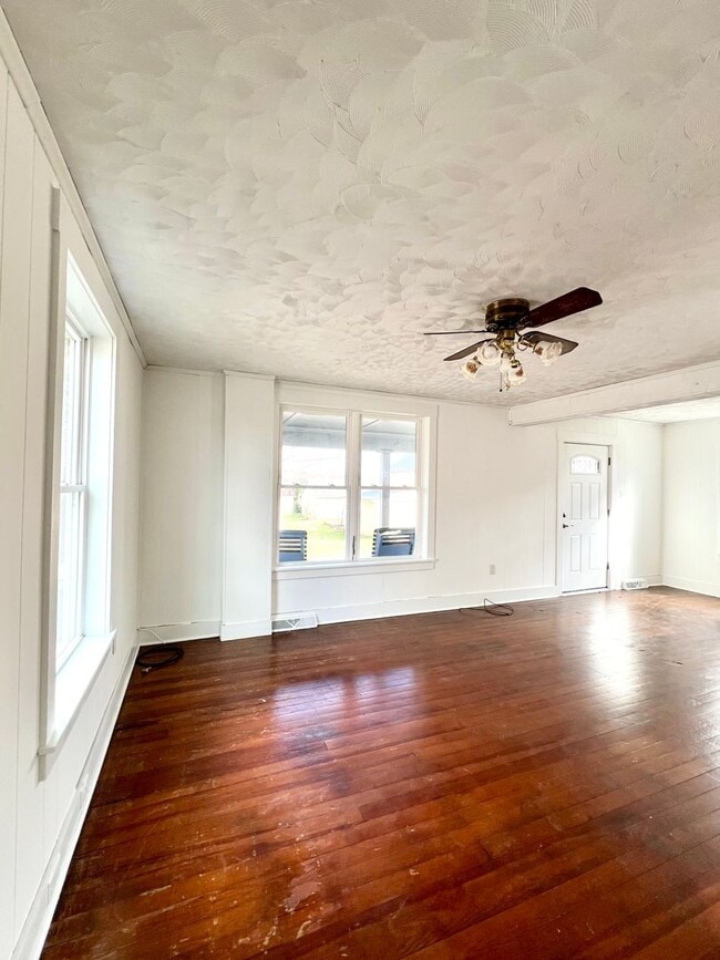 Photo - Spacious 3BR Home with Large Yard, Private Driveway & Storage