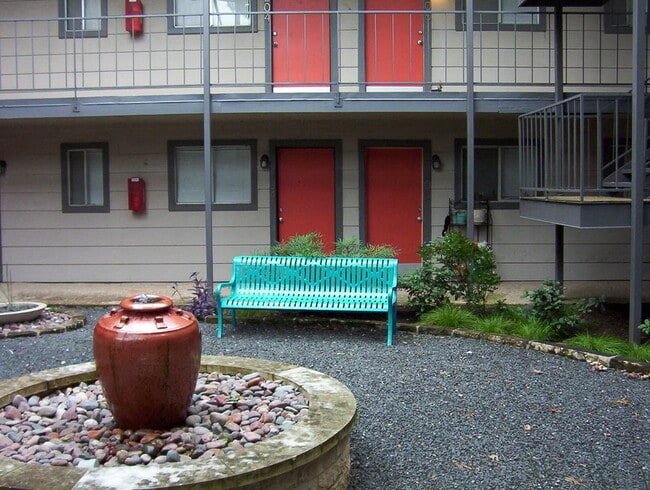 Casa 39 Apartments outdoor common area with fountain