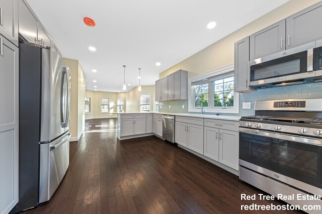 Building Photo - 62 Bradbury Ave Unit 1