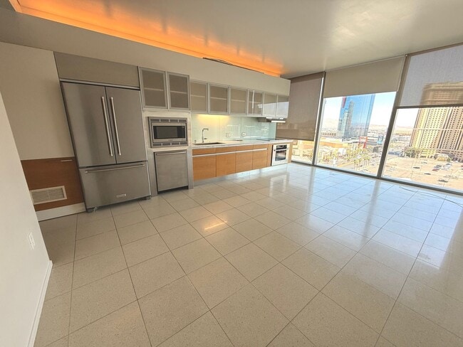 Building Photo - Spacious 10th Floor Studio at The Veer Towers!!