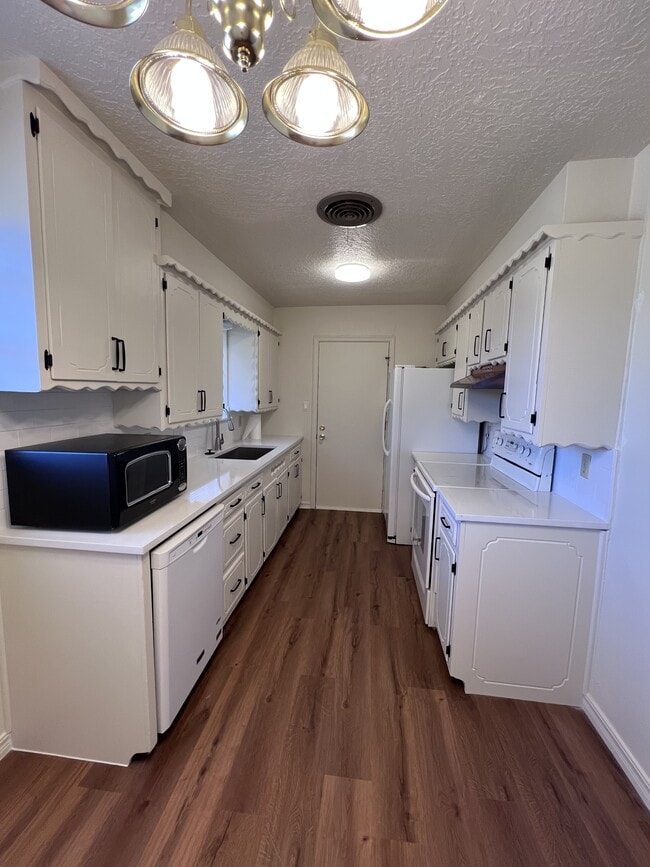 Photo - 820 Richmond Dr