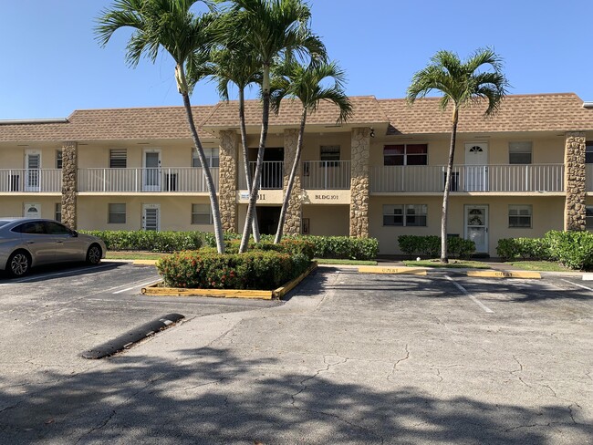Building Photo - 9911 Sandalfoot Blvd Unit 118 Rental