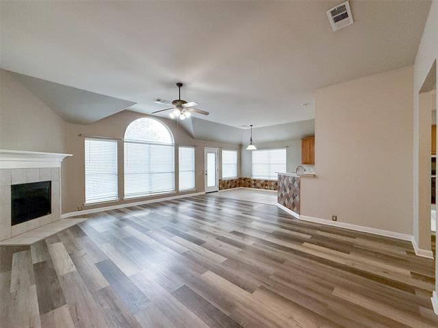 Photo - 6908 Hayling Way