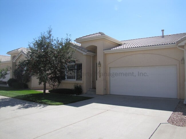 Building Photo - Beautiful 3 Bedroom Townhouse in Gleneagle, Gated Community!