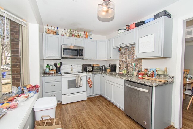 Photo - Charming 4 Bed 3.5 Bath Townhome