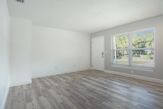 Photo - 2113 Jacobs Rd