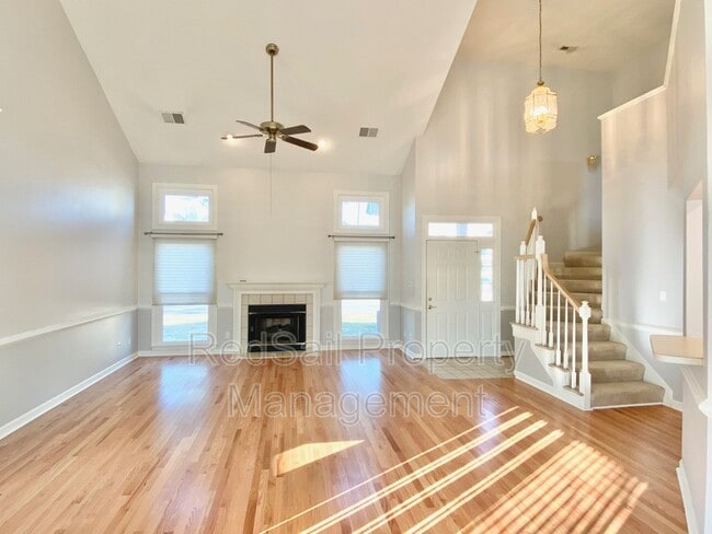 Photo - 6 Pine Lake Ct