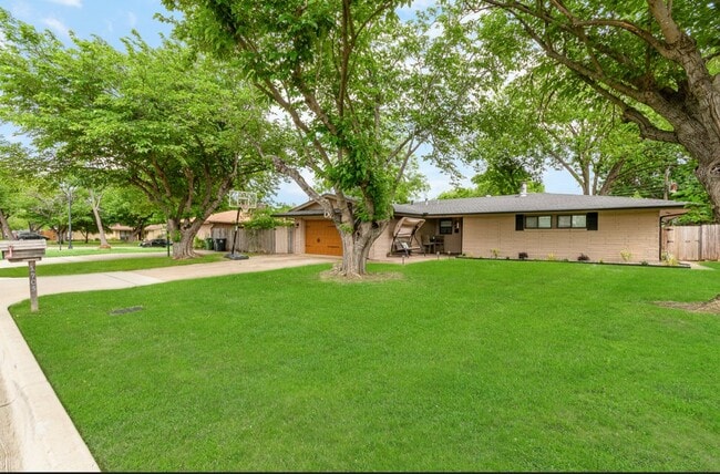 Photo - 1703 Monaco Dr