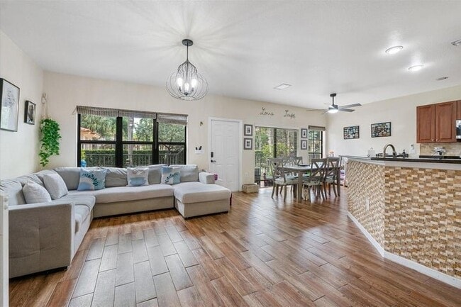 Photo - 4755 Cypress Street