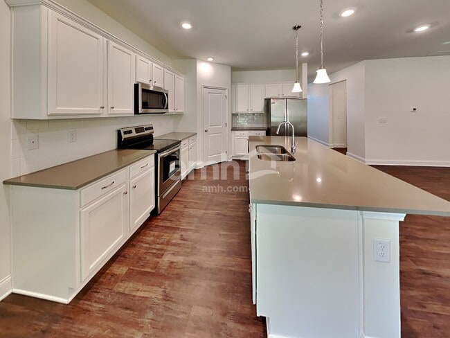 Photo - 2062 Windsor Park Ave