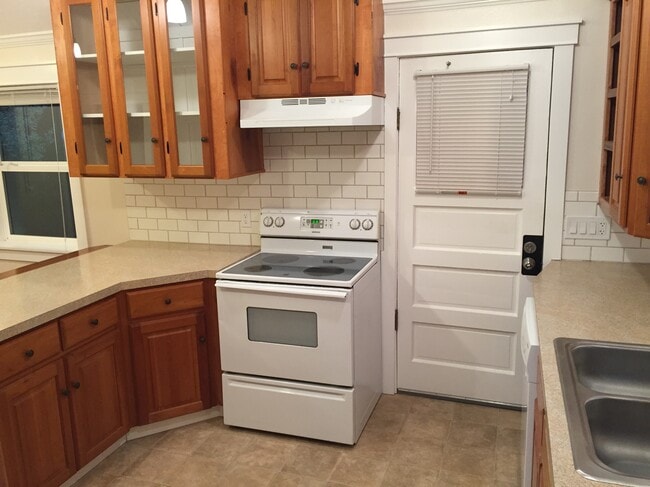 Photo - 908 E 8th St