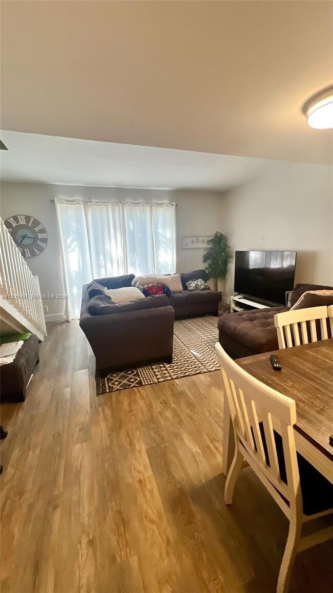 Photo - 1436 Barcelona Way