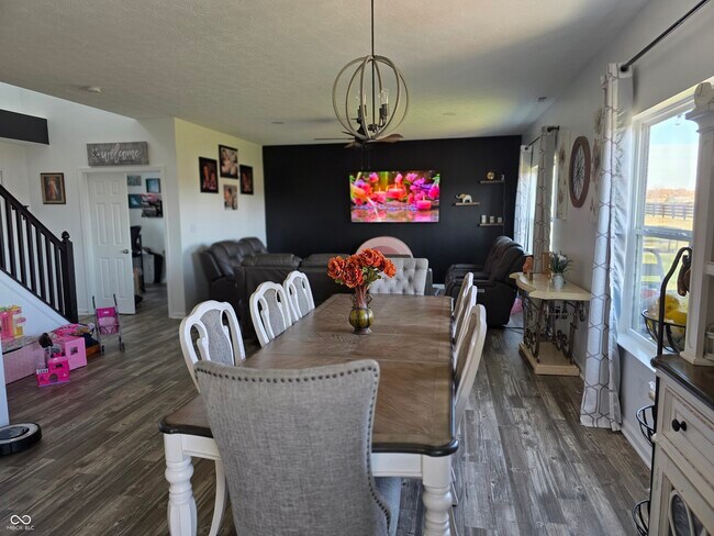 Photo - 1461 Bigleaf Dr