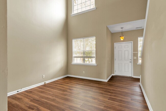 Photo - 106 Briar Hollow Dr