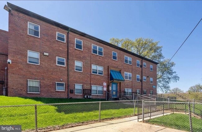 Building Photo - 2655 Birney Pl SE Unit 101