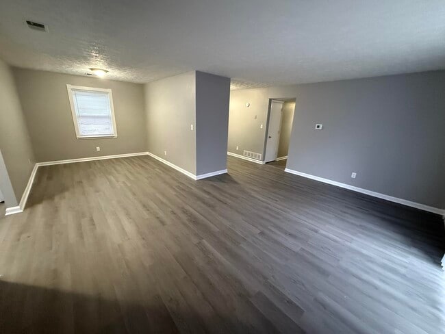 Photo - 724 Gatehouse Pl