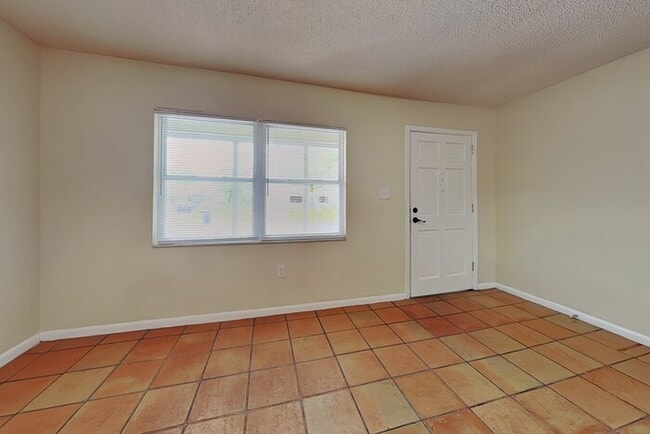 Photo - 1175 Luke Ave