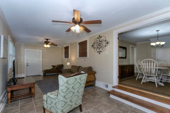 Building Photo - 1416 S Dixon Dr Rental