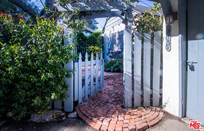 Building Photo - 12056 Laurel Terrace Dr