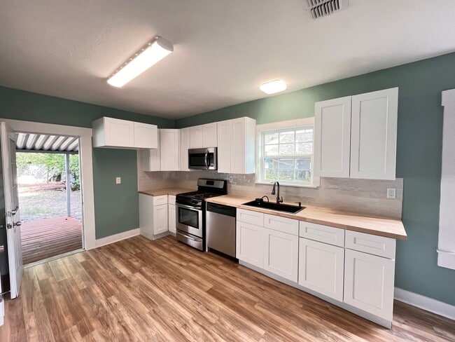 Photo - 123 Adaes Ave