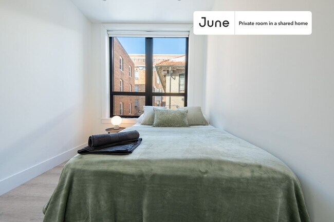 Room in Shared 4 bed/2 bath home in Dupont Circle