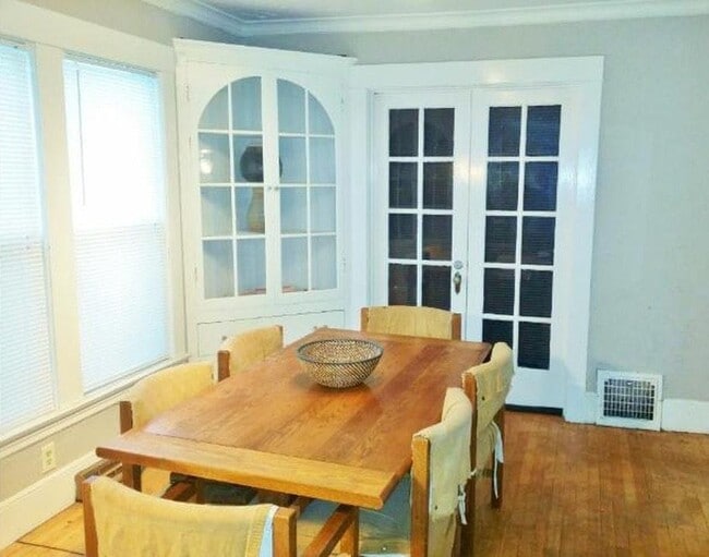 Photo - 951 18th Ave SE