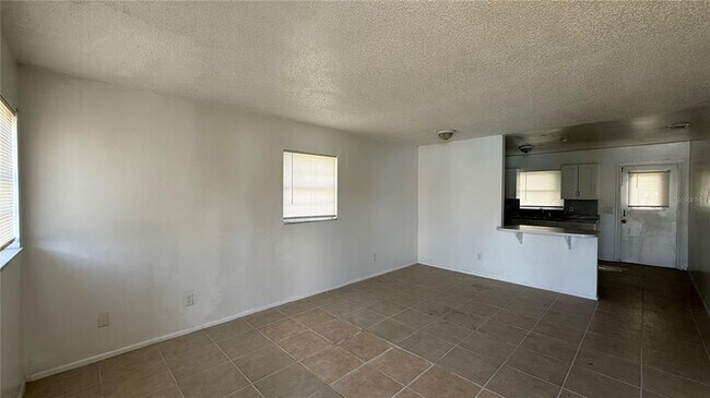 Photo - 325 W Pierce St