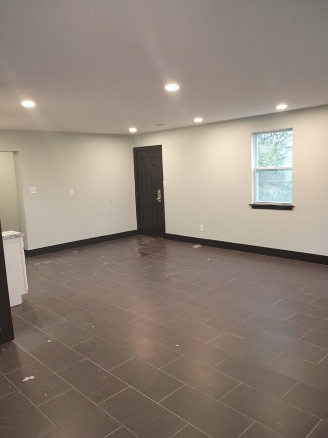 Photo - 1796 Wildrose St