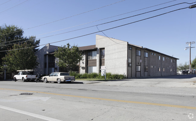 Building Photo - 6129 Cahuenga Rental