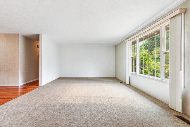 Photo - 475 Sutter Ave