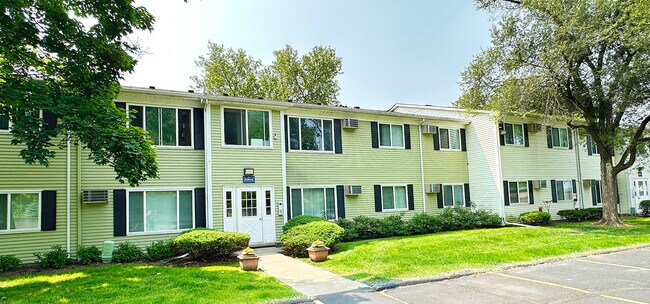 Farmington Hills prestige address and location near shopping, entertainment, restaurants and major freeways, Quiet private community that's dog friendly.