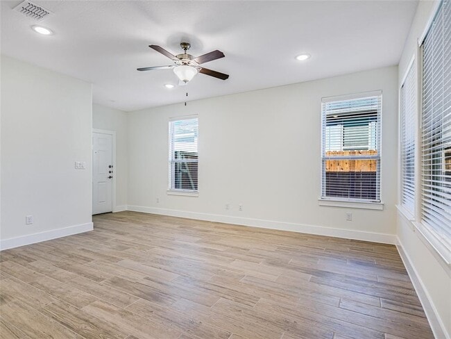 Photo - 450 Parkline Dr