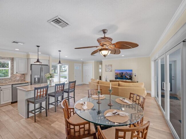 Photo - 2250 NE 35th St