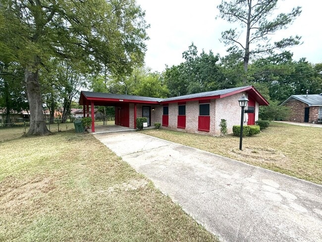 ** 3 Bed 1.5 Bath Located in South Lawn** ... - ** 3 Bed 1.5 Bath Located in South Lawn** ... Casa