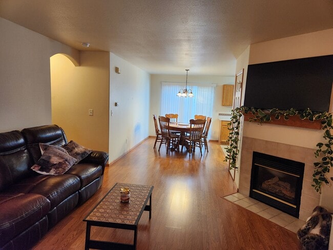 Photo - 4965 Universal Heights