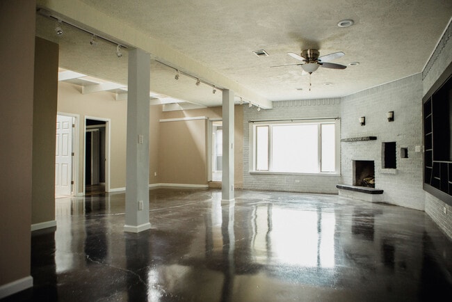 Photo - 3321 N Kinser Pike