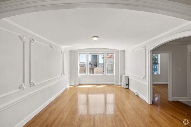 1 BD, 1 BA - 645 Stockton Street