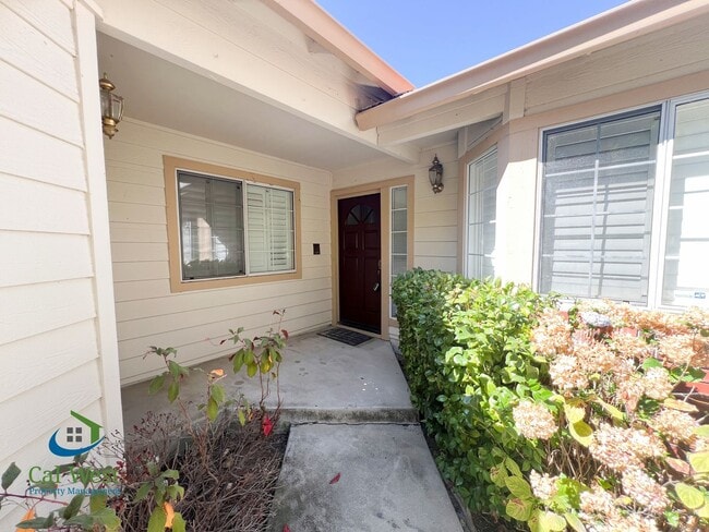 2331 Cresthaven St