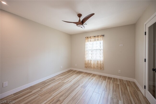 Photo - 330 E Country Club Dr