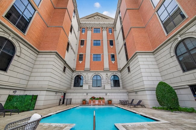 Building Photo - 1025 S Shepherd Dr Unit 209