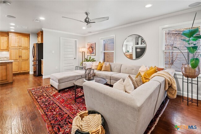 Photo - 1113 W Oltorf St