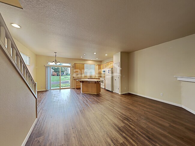 Photo - 1628 NE 10th Pl