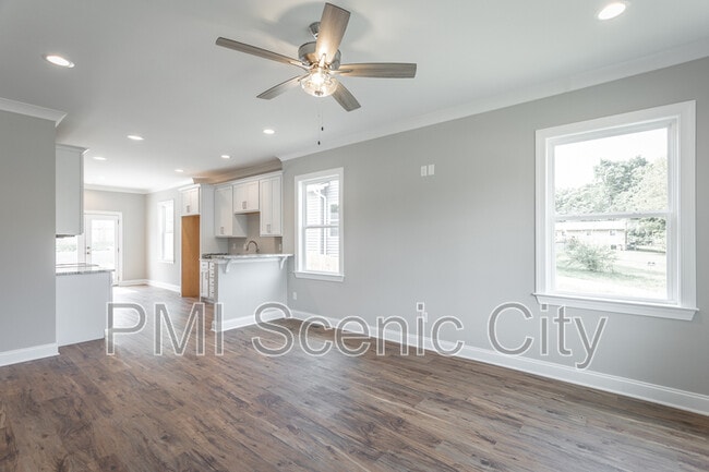 Photo - 2631 Rogers Dr SE